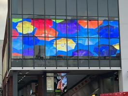 鑫辉彩LED室内高亮3.9-7.8透明屏案例